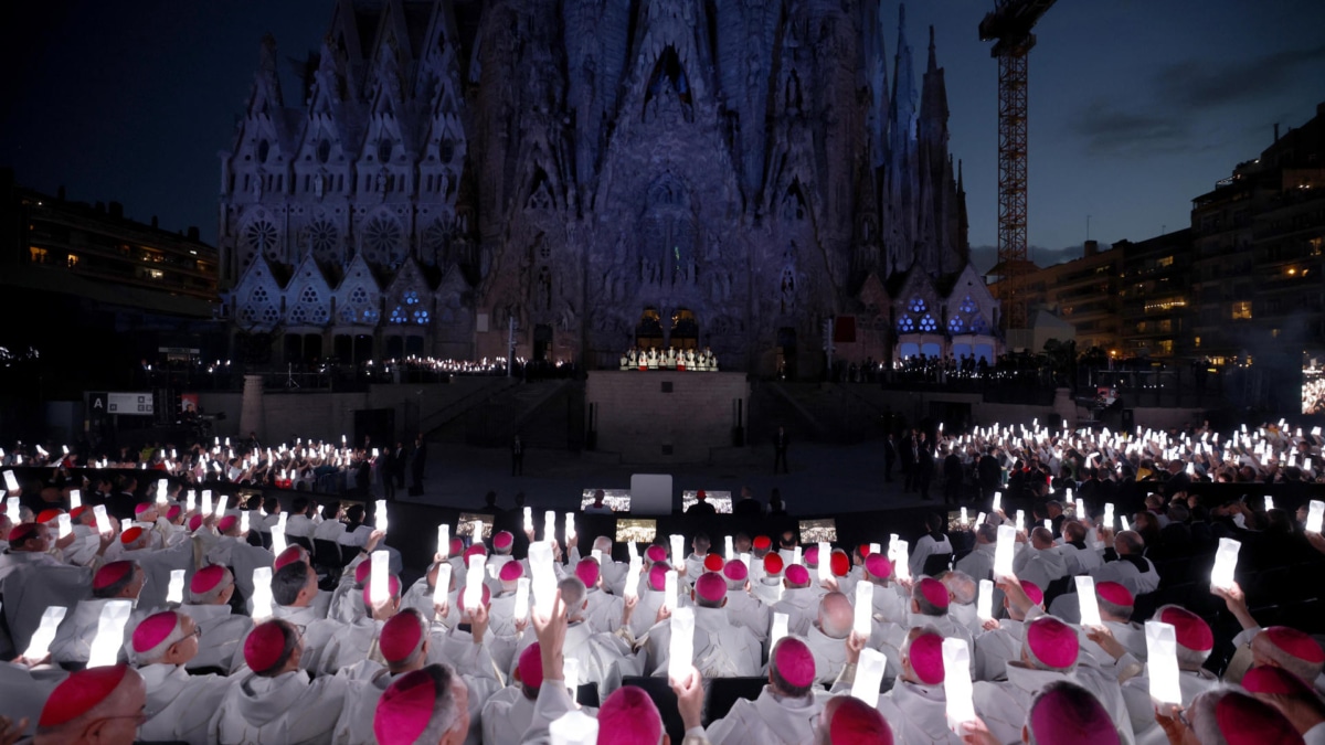 León XIV pone el broche a su visita en Barcelona con la gran culminación del sueño de Gaudí en la Sagrada Familia