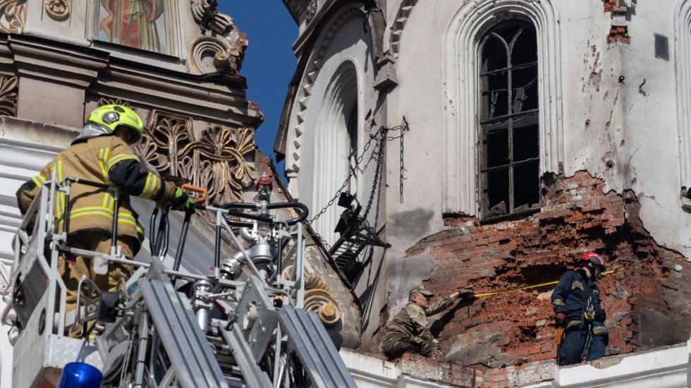 La catedral de la Dormición, el corazón espiritual de Ucrania bombardeado por Putin: “Es un crimen contra la humanidad y contra la historia"