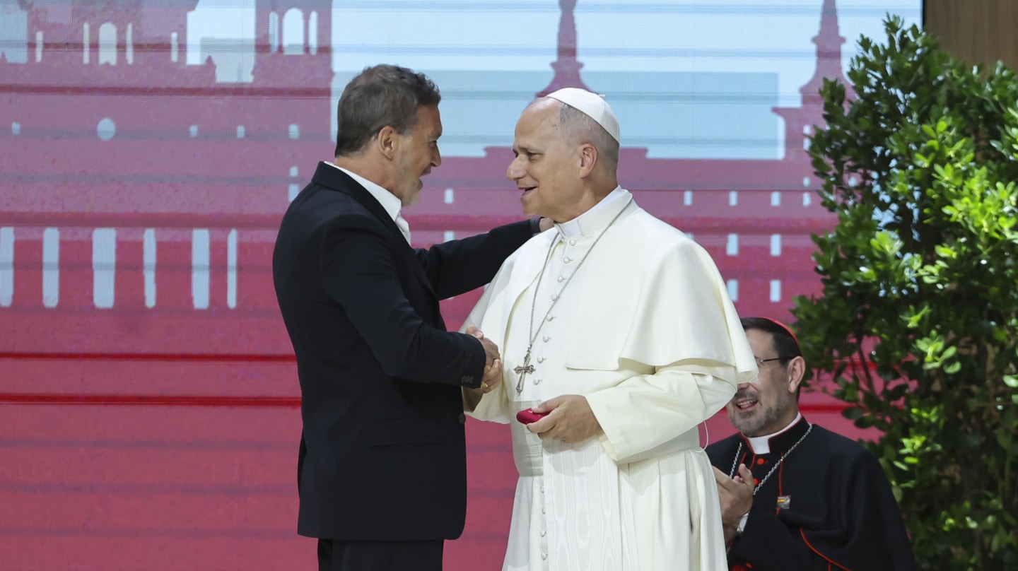 El emotivo discurso de Antonio Banderas ante el papa levanta
