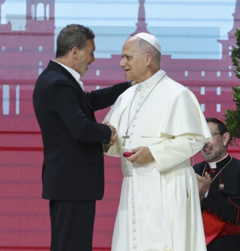 El emotivo discurso de Antonio Banderas ante el papa levanta en aplausos [...]