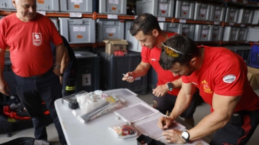 Los equipos españoles rescatan a sus primeros supervivientes entre las ruinas de La Guaira