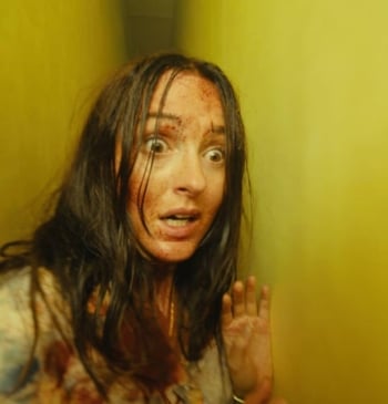 Escena de Renata Reinsve en 'Backrooms'