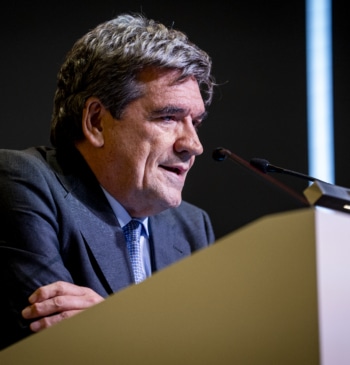 Las jubilaciones anticipadas crecen y rompen la tendencia que perseguía la reforma [...]