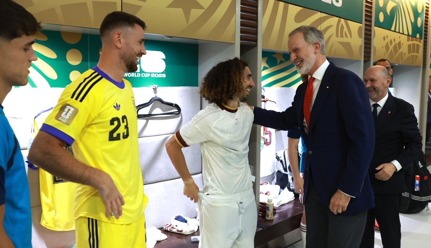 Del palco al vestuario, y Cucurella con el pantalón al revés: las mejores imágenes del rey Felipe VI con la selección en México