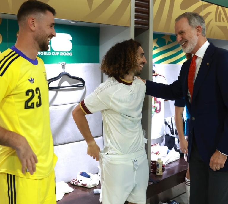 Del palco al vestuario, y Cucurella con el pantalón al revés: las mejores imágenes del rey Felipe VI con la selección en México