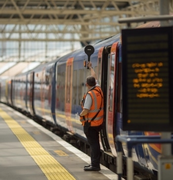 Un fallecido y numerosos heridos tras la colisión de dos trenes cerca [...]