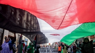 La familia del saharaui arrojado desde una patera: "No nos sorprende que el Gobierno no haya movido un dedo para buscarlo"