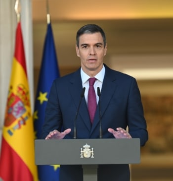 El Gobierno ve "persecución, obsesión y desproporción" en el auto de Peinado [...]