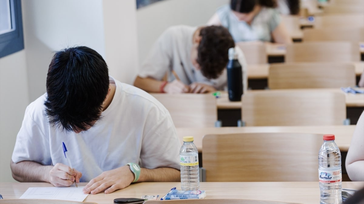 Alumnos realizan el primer examen de la PAU