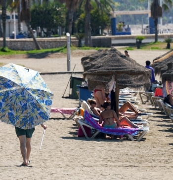 Andalucía prevé recibir 14,2 millones de turistas este verano y reforzar su liderazgo turístico