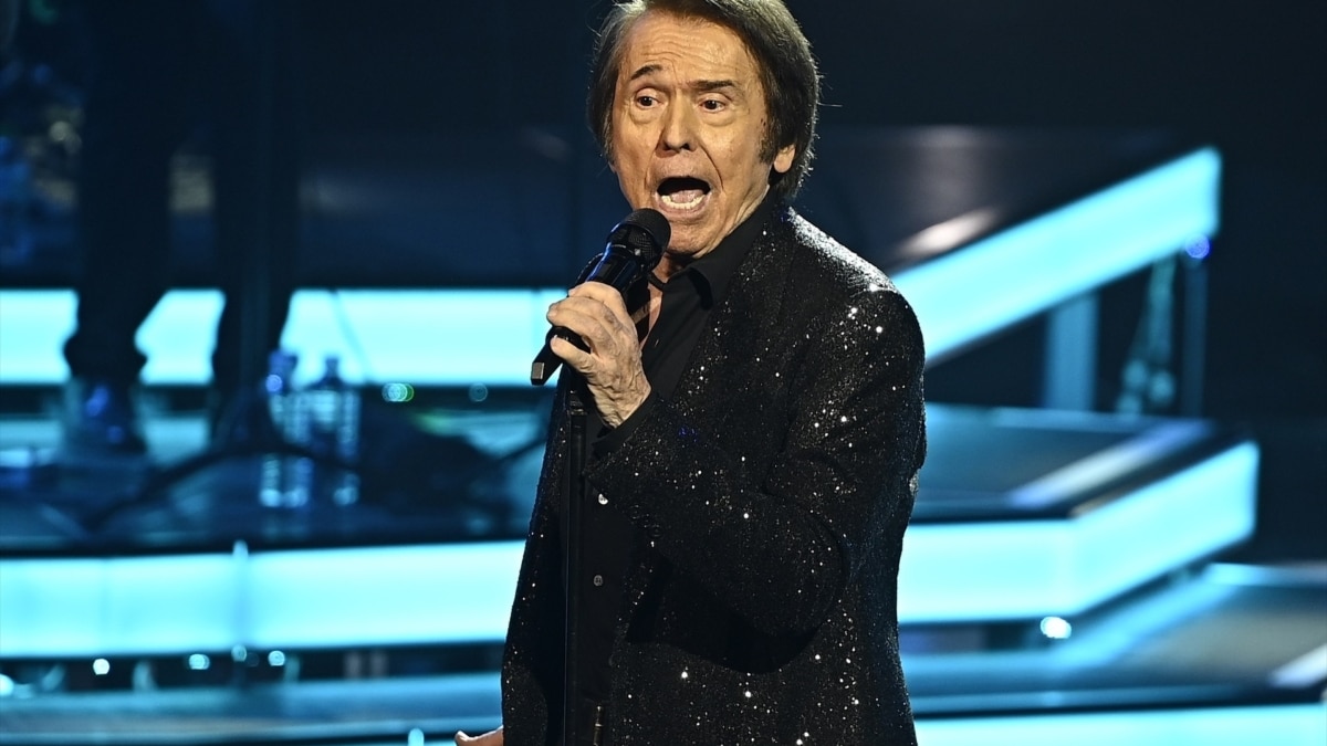 Raphael, durante un concierto en el Teatro de la Zarzuela.