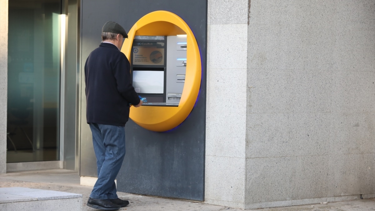 ¿Hacienda puede multar por ingresar o retirar dinero en efectivo de determinada manera?