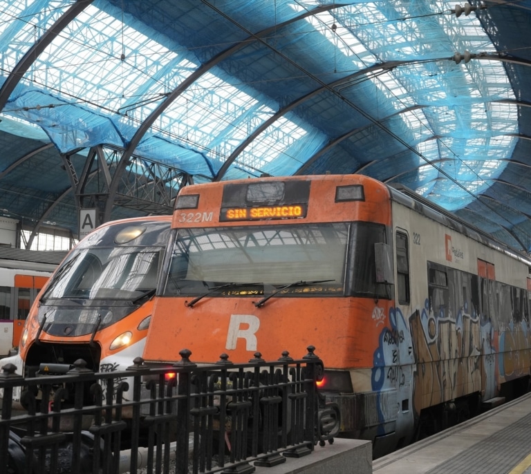 "Injustificada, inadmisible, inasumible y absolutamente intolerable": Adif se lanza contra Siemens por el caos en Rodalies el primer día de la visita del Papa