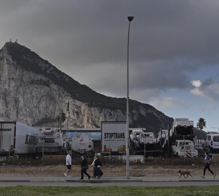 España insta a Reino Unido a abordar la "descolonización" de Gibraltar y la califica de "rémora" jurídica