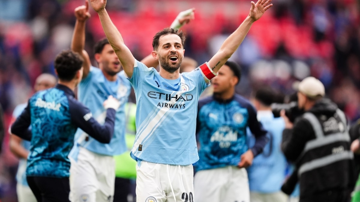 Bernardo Silva celebrando el título de la FA Cup con el Manchester City