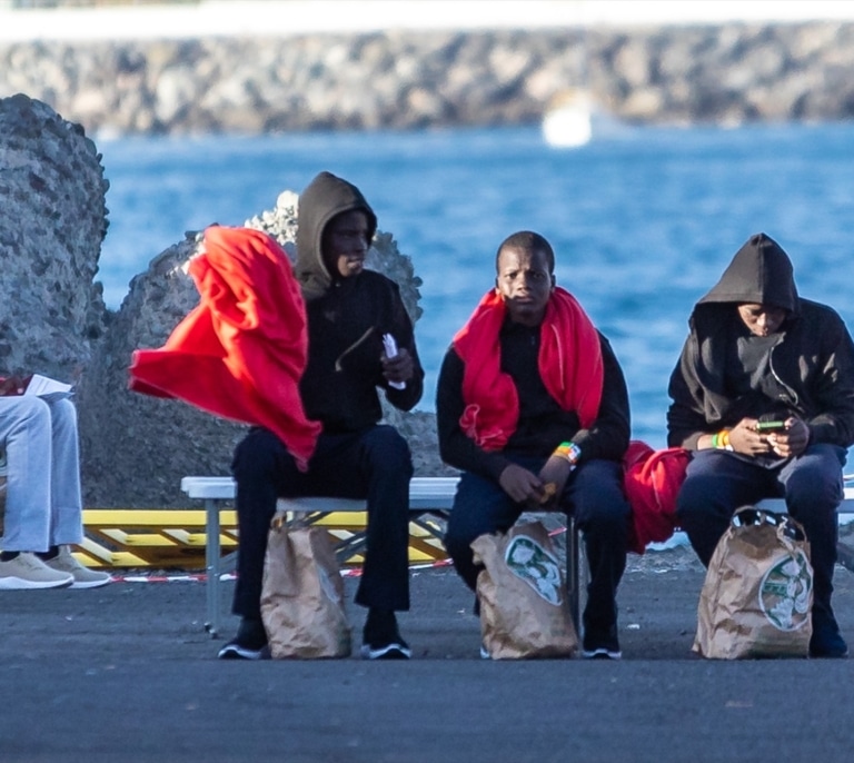Génova 1-0: el Supremo avala sus dudas sobre la regularización de inmigrantes, pero pincha con la ley de nietos