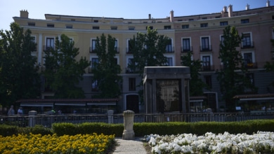 Madrid se tiñe con la bandera del Vaticano para recibir al Papa León XIV
