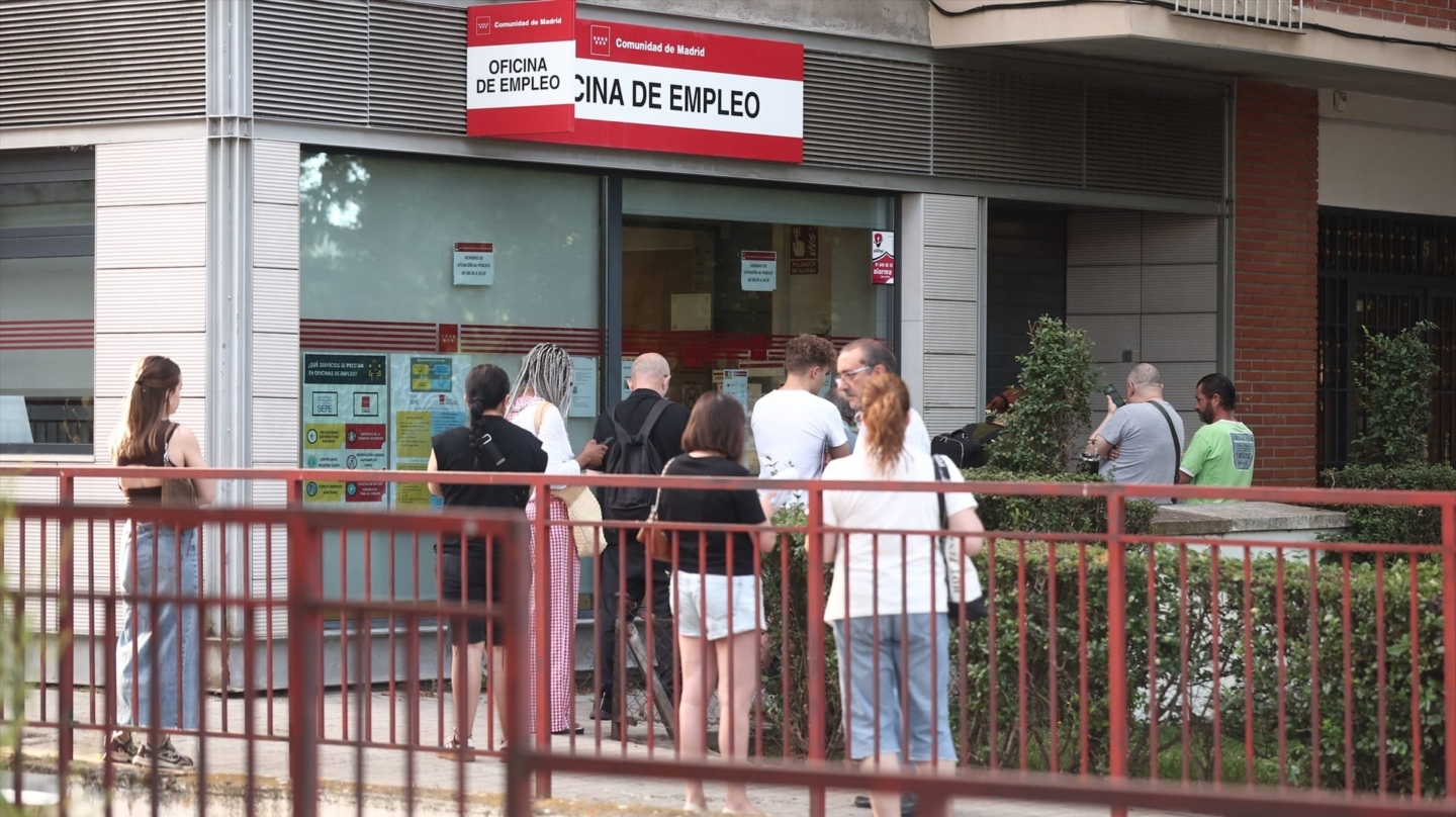 Qué día se cobra el paro en junio de 2026