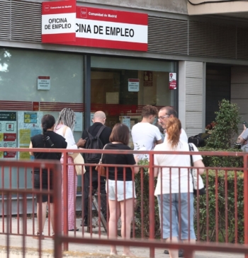 Qué día se cobra el paro en junio de 2026