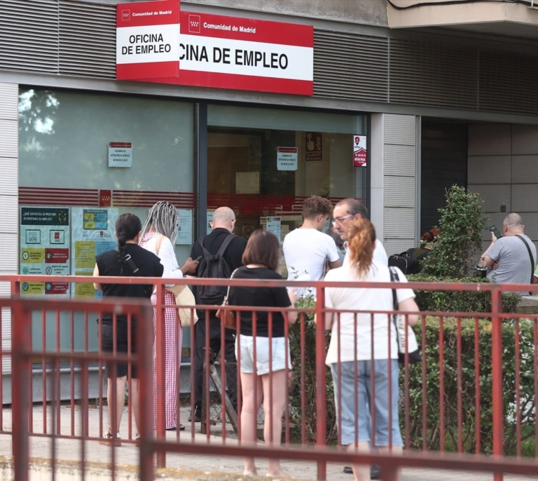 Qué día se cobra el paro en junio de 2026