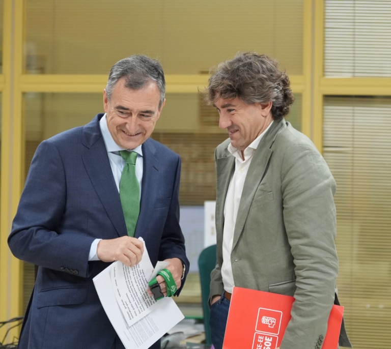 El PNV, atrapado entre el miedo a un 'superdomingo' y el rechazo a una moción de censura