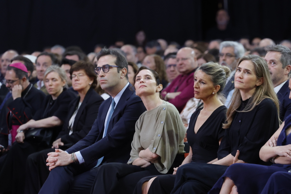 La vicepresidenta segunda y ministra de Trabajo, Yolanda Díaz, junto a otras autoridades en el evento con el mundo de la cultura, la economía y el deporte del papa León XIV