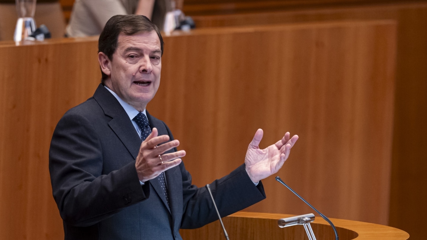Mañueco, investido presidente de la Junta de Castilla y León