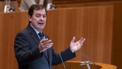 Mañueco, investido presidente de la Junta de Castilla y León para un tercer mandato con el apoyo de PP y Vox