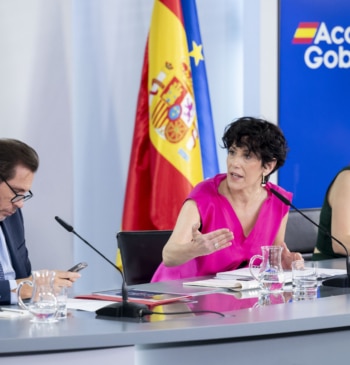 Moncloa no ve "motivo alguno para imputar al PSOE ni a Sánchez" [...]