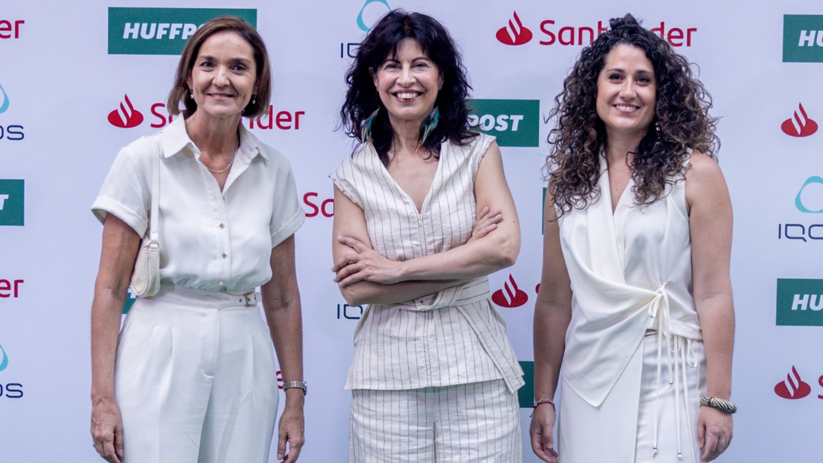 La portavoz del PSOE ayuntamiento de Madrid, Reyes Maroto (i); la ministra de Igualdad, Ana Redondo, y la portavoz adjunta del PSOE y concejala madrileña, Enma López (d), el pasado 11 de junio de 2026 en la fiesta del 14º aniversario del 'Huffpost', en Madrid.