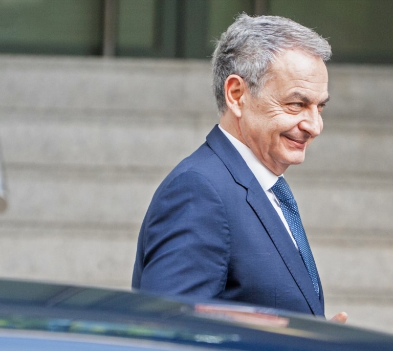Zapatero pide confianza (y una peseta de Lola Flores)