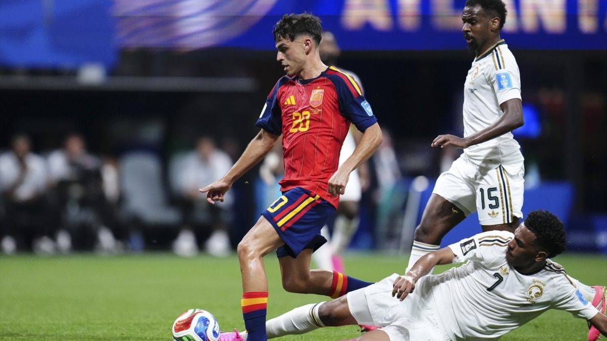Pedri en el partido ante Arabia Saudí