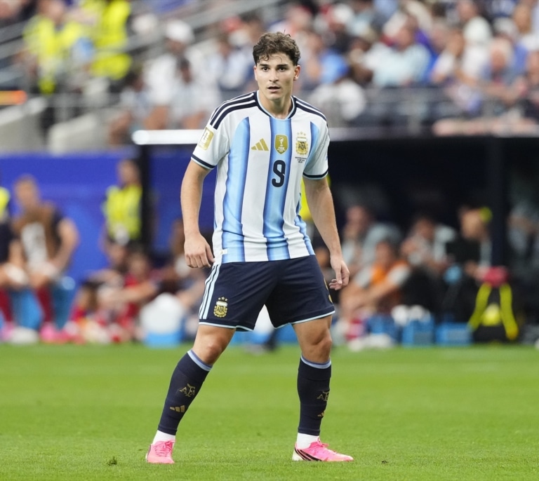 ¿Rumbo al Barça? Los posibles destinos de Julián Álvarez tras pedir salir del Atlético de Madrid