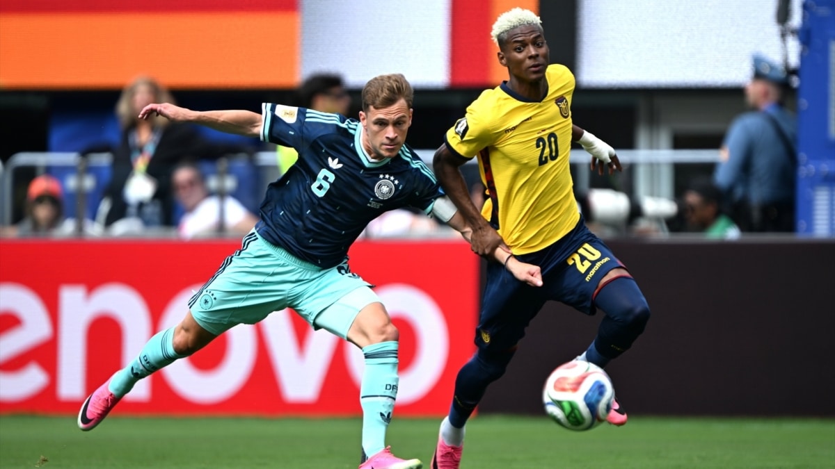 Joshua Kimmich y Nilson Angulo en el Alemania - Ecuador