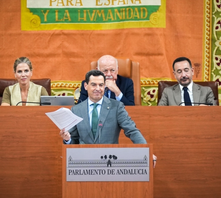 Vox vota en contra y frustra la investidura de Juanma Moreno en la primera sesión