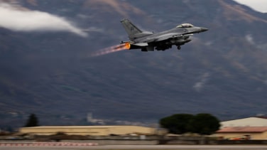 EEUU prevé retirar un tercio de sus aviones de combate y buques de guerra de Europa