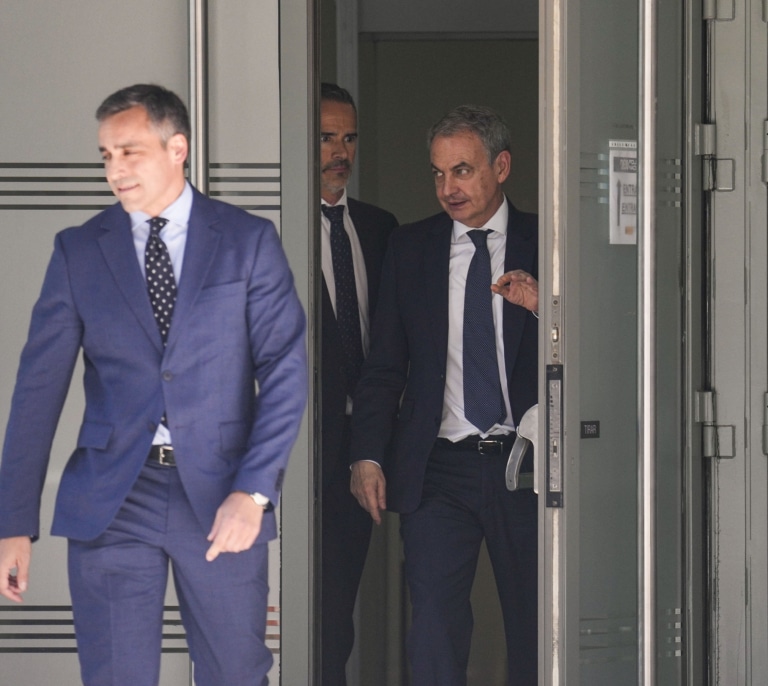 El PSOE mantiene intacto su apoyo a Zapatero "frente al ruido, los juicios paralelos y las condenas anticipadas"