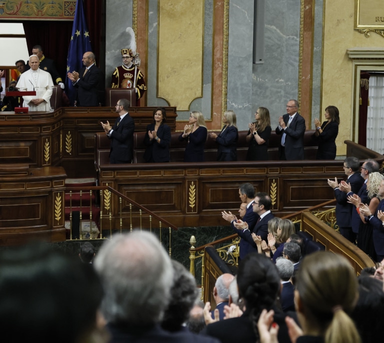 El Gobierno se refugia en el discurso del Papa de inmigración y paz para intentar huir de la presión judicial