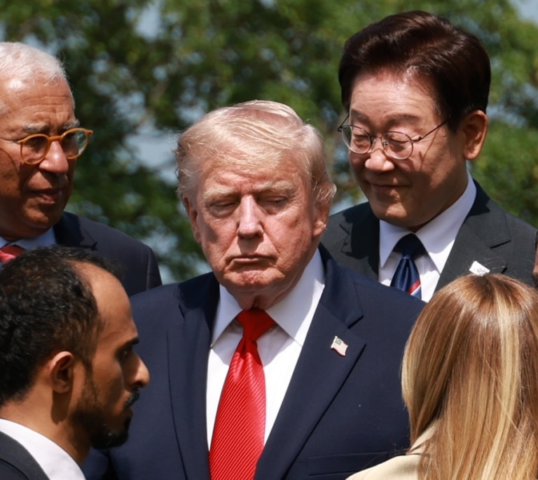 Un G7 de 'resaca' y sin Melania: las mejores imágenes de Trump y los líderes mundiales en la cumbre de Évian