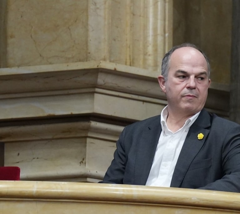 Junts reta a Feijóo a viajar a Waterloo para negociar la moción de censura con Puigdemont