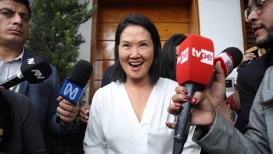 Keiko Fujimori encabeza el recuento en el sprint final en Perú