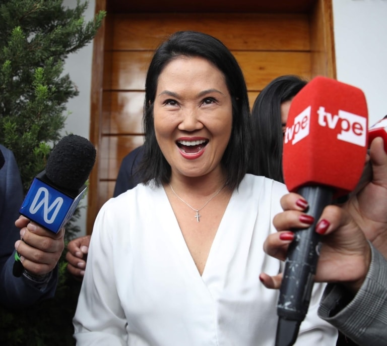 Keiko Fujimori encabeza el recuento en el sprint final en Perú