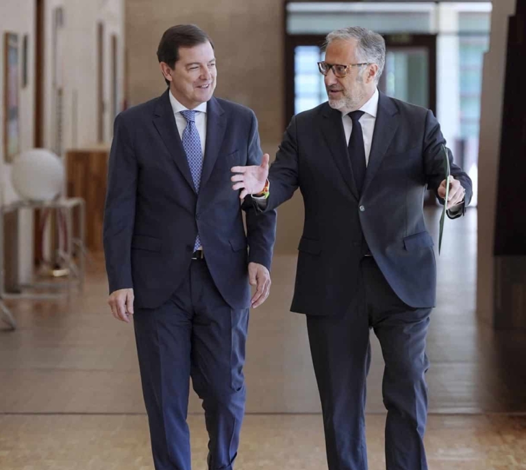 PP y Vox pactan un Gobierno en Castilla y León con tres consejerías para los de Abascal, una con rango de vicepresidencia