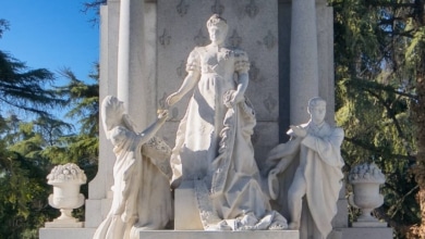 Vandalizan el monumento a 'La Chata' en el Parque del Oeste y roban un busto cercano