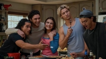 Por qué 'Off Campus', la exitosa serie de Prime Video, se desmarca de los romances juveniles tradicionales como 'After' o 'Culpa Mía'