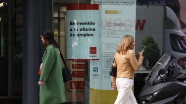El paro cae en mayo y marca su menor nivel en este mes desde 2007 impulsado por los servicios