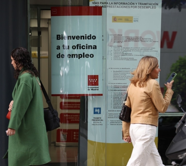 El paro cae en mayo y marca su menor nivel en este mes desde 2007 impulsado por los servicios