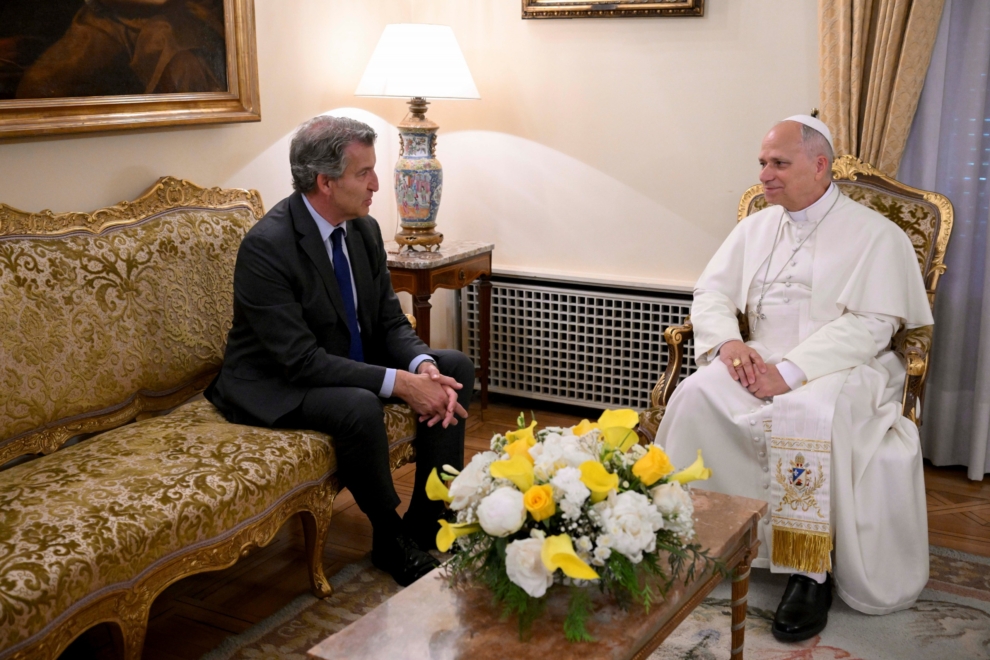 El presidente del PP, Alberto Núñez Feijóo, en su audiencia privada con el papa León XIV en la Nunciatura Apostólica, este lunes por la tarde