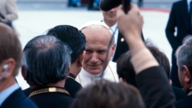 El sacerdote cismático español que atentó en Fátima contra Juan Pablo II armado con una bayoneta: "¡Abajo el Concilio Vaticano II!"