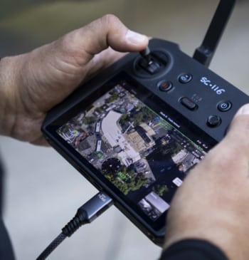 Un dispositivo de drones nunca antes visto, los guardaespaldas aéreos de León [...]